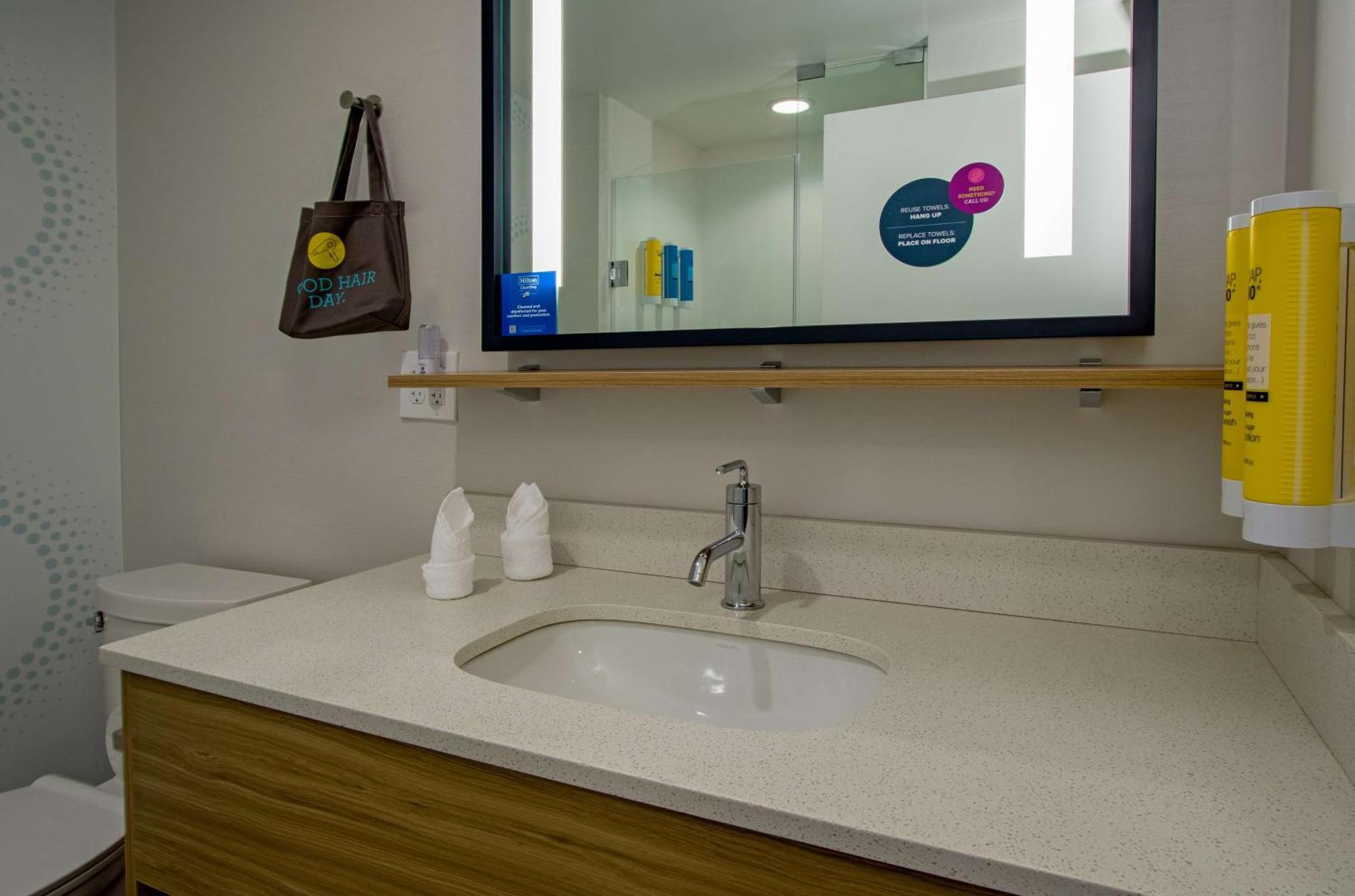 Tru By Hilton Columbus Airport Hotell Exteriör bild
